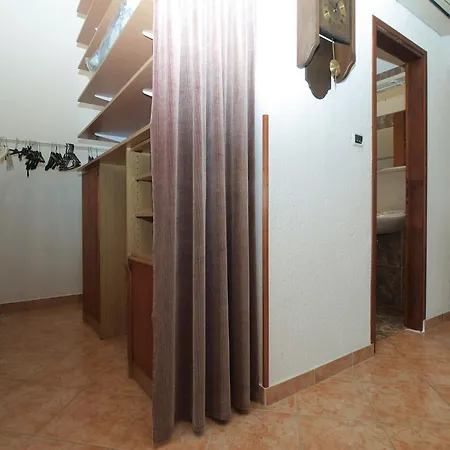 Emina 2317 Apartmán